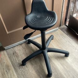 Black Rolling Chair 