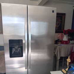Kenmore Refrigerator $200
