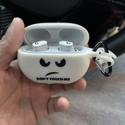 White Clean  With Protecting Case Studio Beats