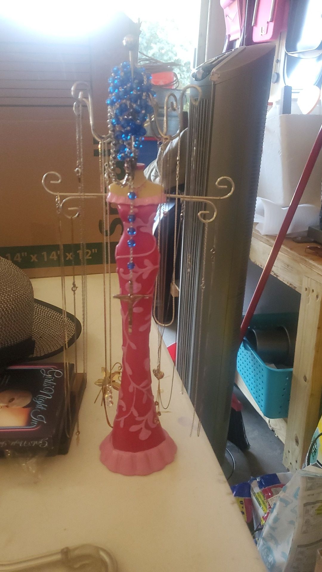 Necklace holder