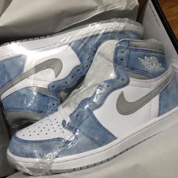 Air Jordan 1 Retro High OG Hyper Royal