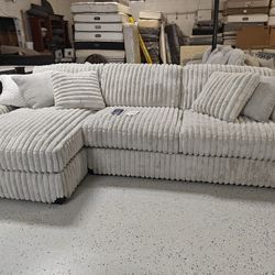 New sectional 🚚 we can deliver 🚚

$39 initial payment 

Total price $1399