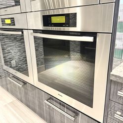Miele MasterChef 30" Wall Convection Oven H4881BP 