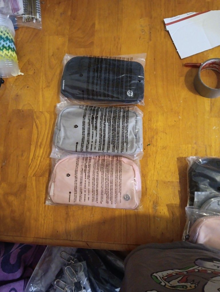 Lululemon 1L Cross Body Bag