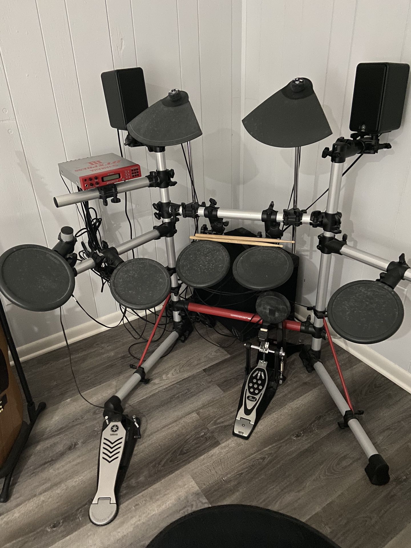Yamaha DTXpress Electric Drum Set With Speakers And Subwoofer
