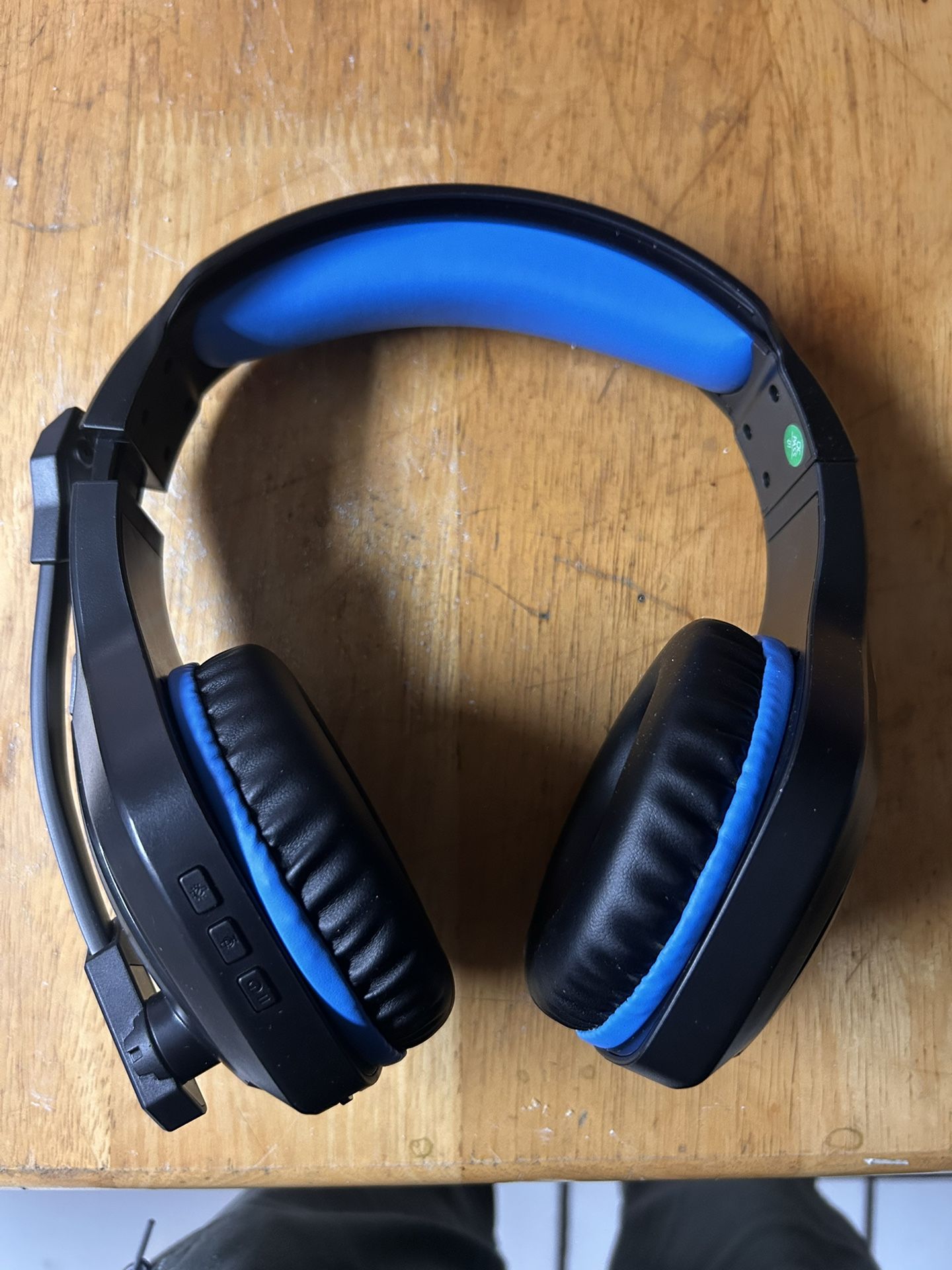 Fachixy FC100 Wireless Gaming Headset with Microphone