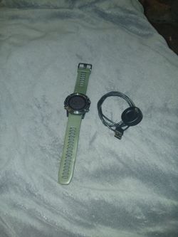 Garmin GPS Smartwatch with Charging Cable