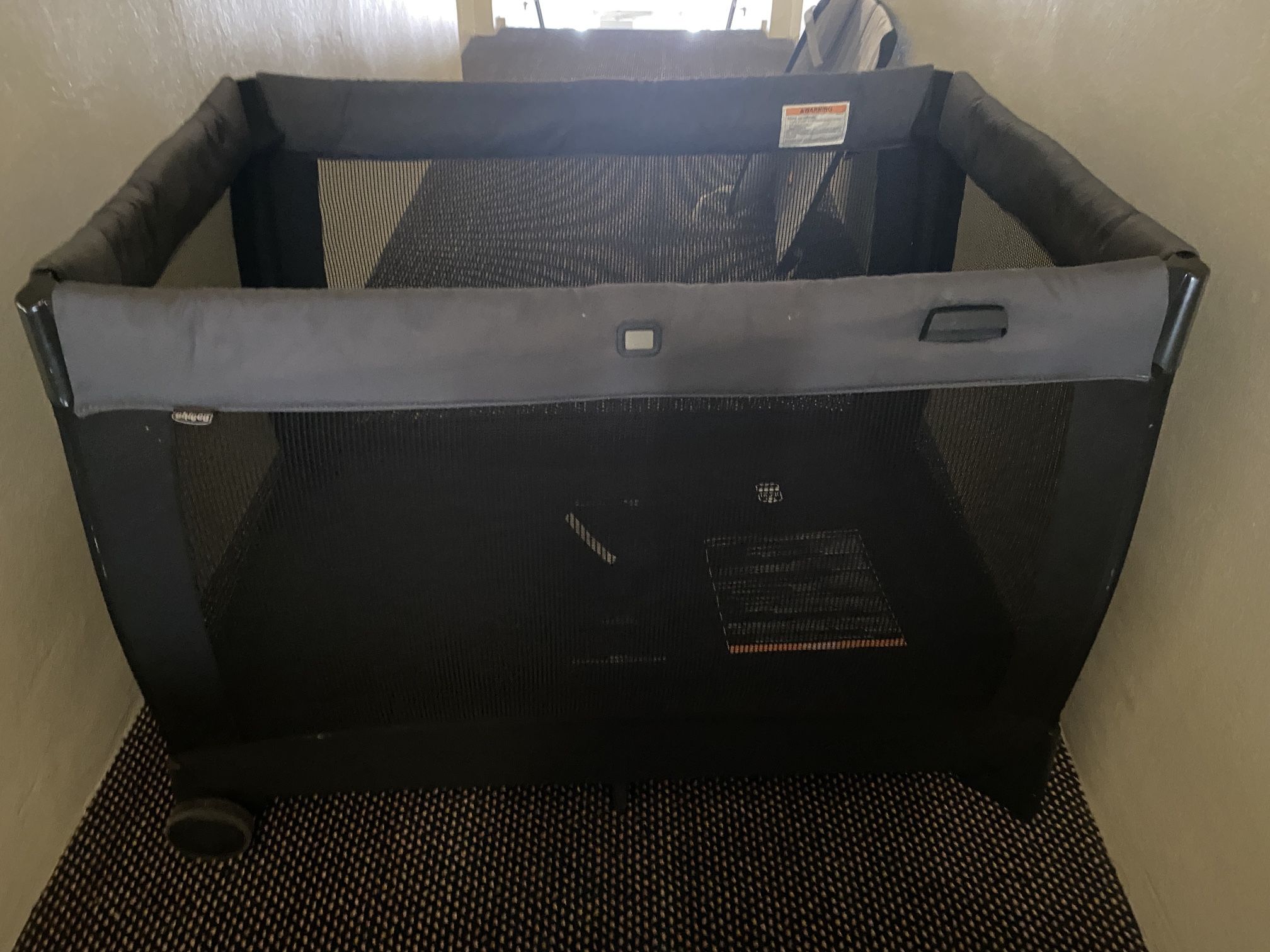 Chicco Lullaby Portable Pack & Play / Bassinet In Excellent Condition
