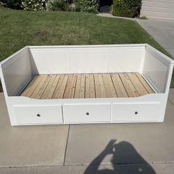 *Free Delivery* Ikea Day Bed Pullout Bed Frame