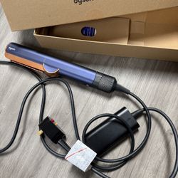Dyson Airstrait  Like New with Box 