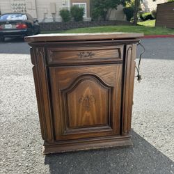 Sound design Small Console Turntable Cabinet Built In Speaker 