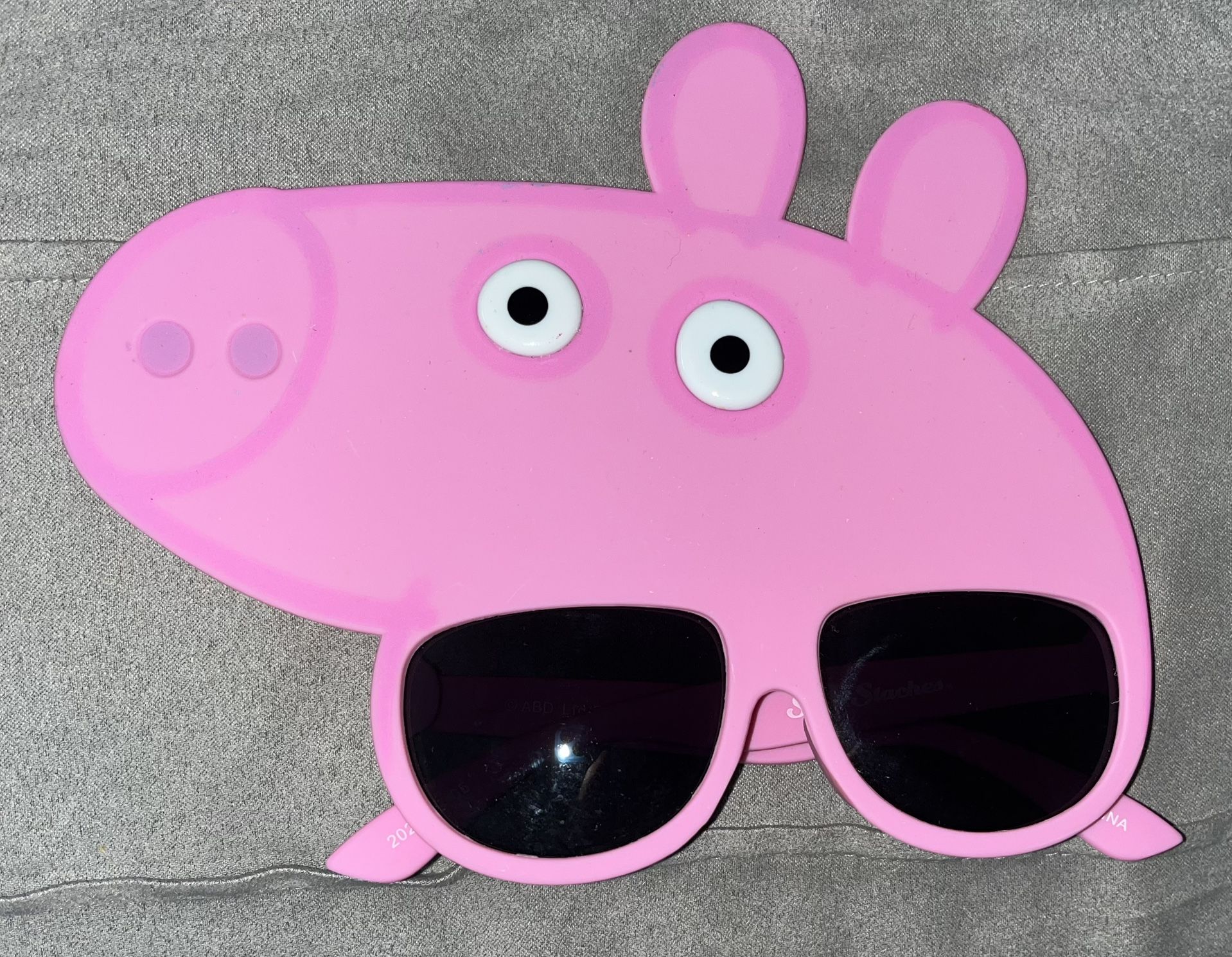 Sun-Staches Peppa Pig Sunglasses (Fits Kids/Adults) - EXCELLENT CONDITION