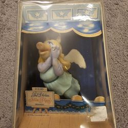 Hallmark Collectors Ornament - Divine Miss Piggy  1981