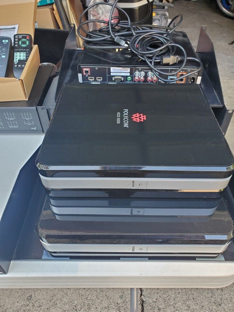 POLYCOM HDX8000&DELTA PROJECTOR