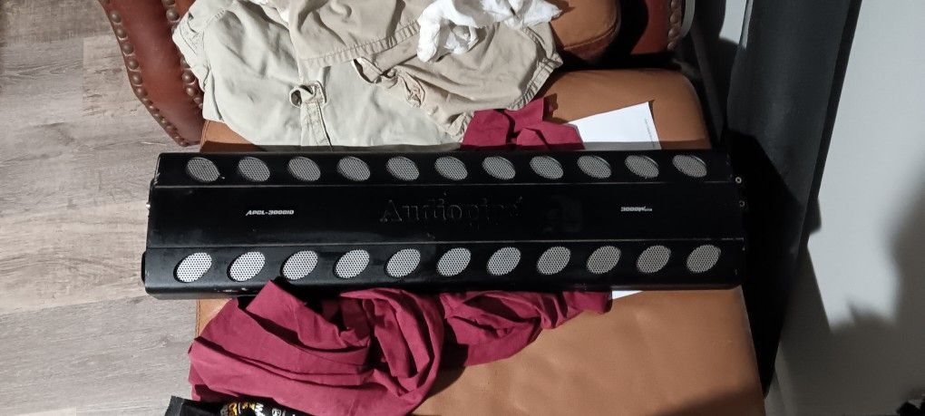 3000 Watt Audiopipe Amp