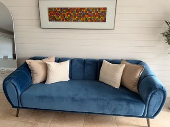Blue sofa  92” long with pillows, looks new.