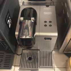 Nespresso Delonghi Machine