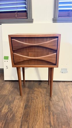 Vintage Mid-Century Modern 2-Drawer Nightstand / End Table – Sunbeam Vintage