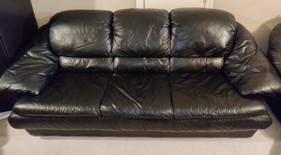 Beautiful Leather Sofa Set 