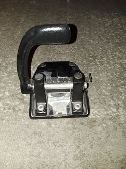 Hole puncher