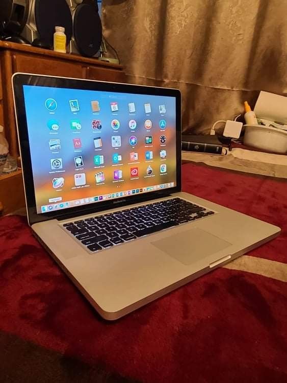 Excelente Laptop Apple Macbook Pro De 13 Pulgadas Procesador Intel Core i5 Con Programas