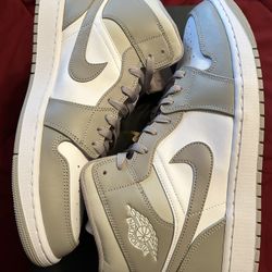 Air Jordan Retro 1 Mid - Linen - DS Size 12