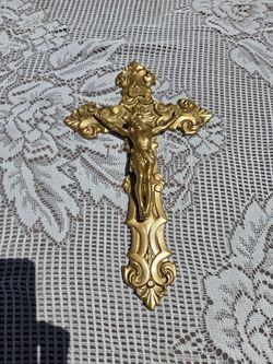 Sirocco gold crucifix
