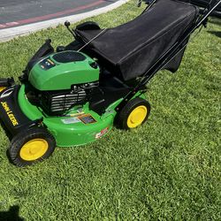 LAWN MOWER JOHN DEERE  6.75 HORSEPOWER  SELF PROPELLED  REAR WHEEL DRIVE  190cc IN GREAT CONDITION