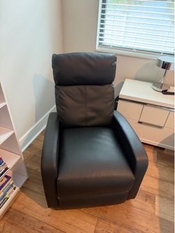 Modern Black Faux Leather Recliner – Excellent Condition