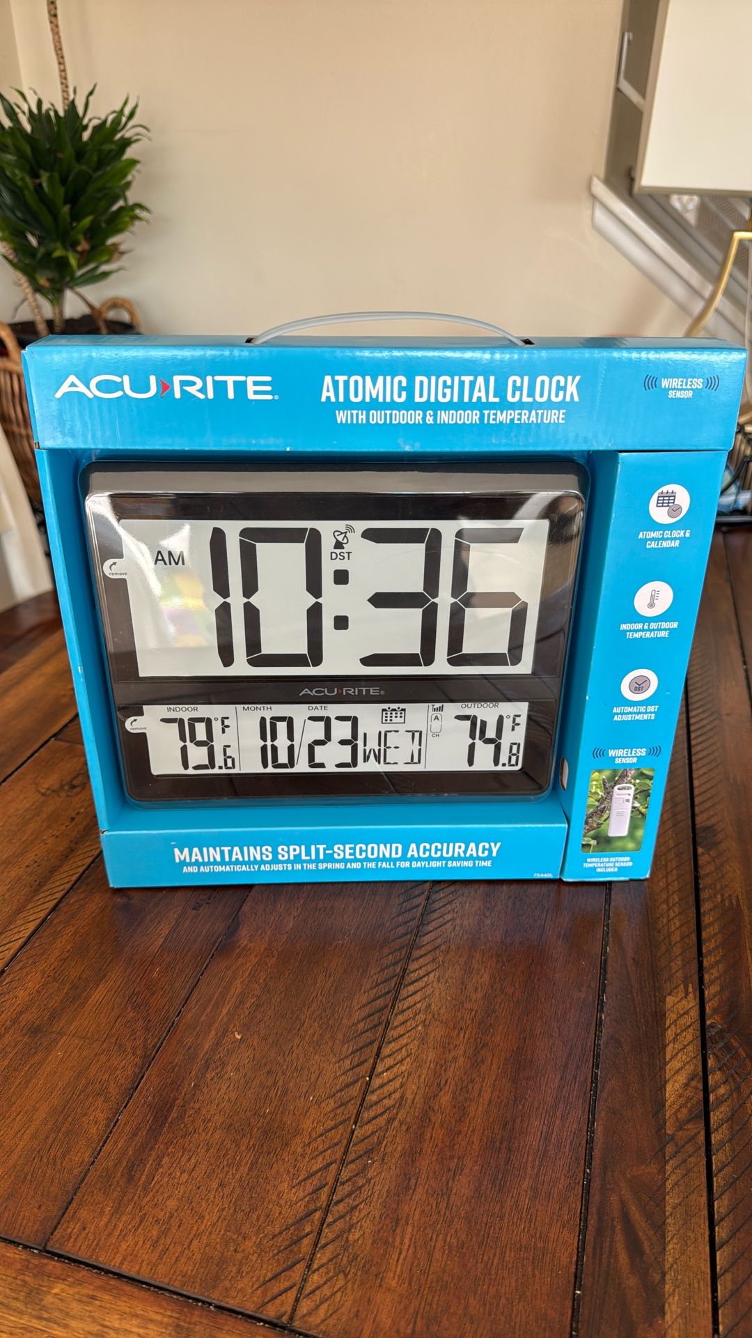 Acurite Atomic Digital Clock With Outdoor & Indoor Temperature Automatically Adjusts For Daylight Saving Time
