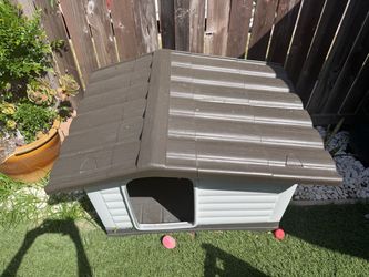 Plastic Outdoor Dog House