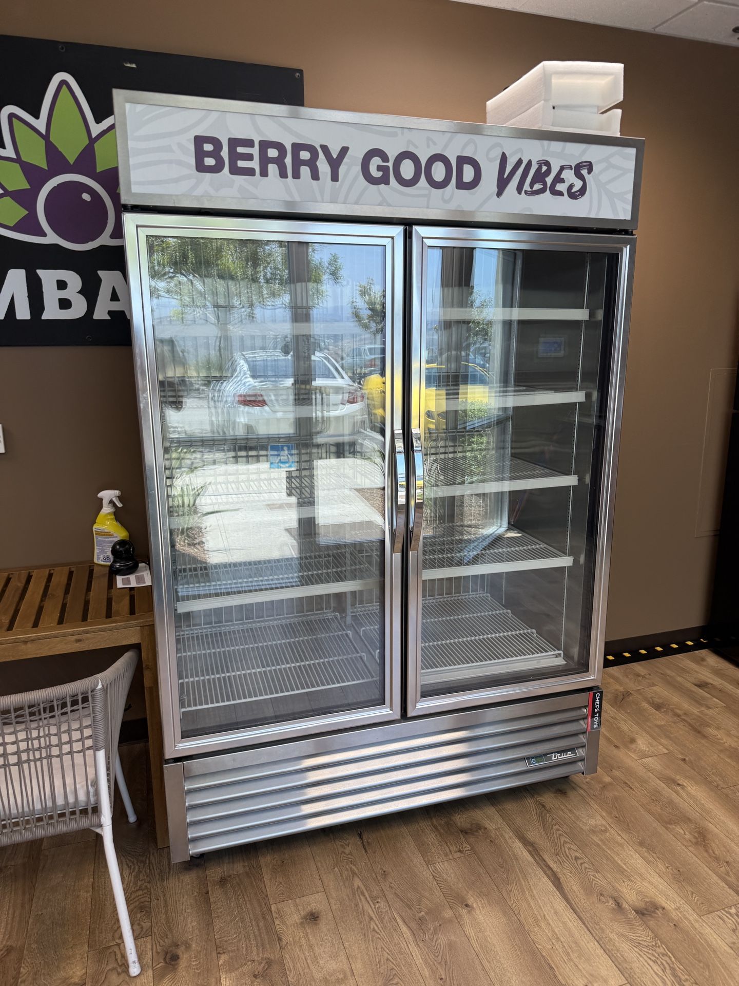 Commercial True Double Glass Door Refrigerator – Works Perfectly – 110/220V – Like New!