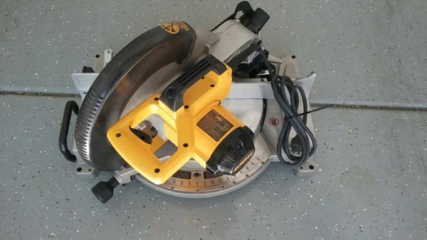 DeWalt DW 705 Miter Saw compound cut 12" 15amp. for Sale in Phoenix, AZ