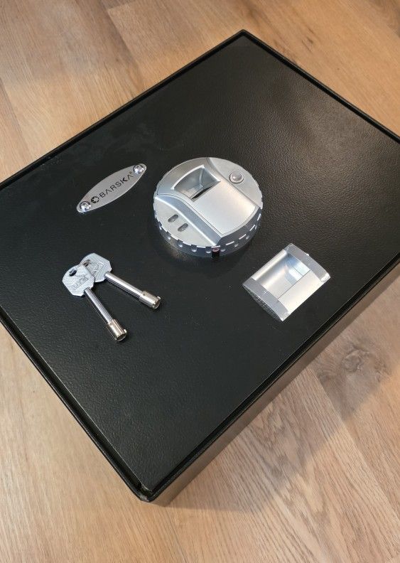 Barska Gun Safe - model AX11556 - Biometric Fingerprint + spare keys
