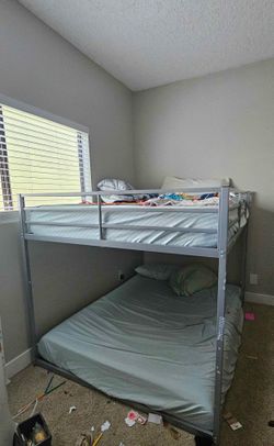 Bunk bed/ 2 mattress
