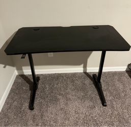 Black Gaming Desk – Excellent Condition