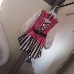 Girl  Pirate Size 6 Small More Like 5 T