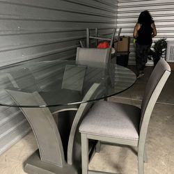 DINING TABLE  W/ FOUR CHAIRS