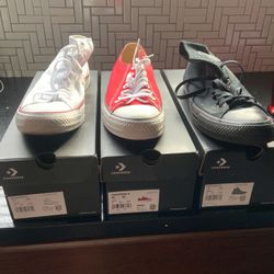 Size 11  Men’s 13 Women’s Converse  Unisex 