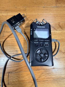 TASCAM DR-40 Linear PCM 4-Track Portable Digital Audio Recorder Handheld
