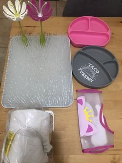 Baby items: Bottle rack, suction plates, bottle warmer