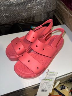 Women’s strap croc sandals ( women size 8 )