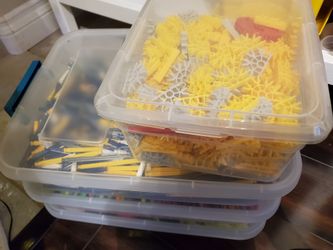 K'nex building sets (over 2000 pieces)
