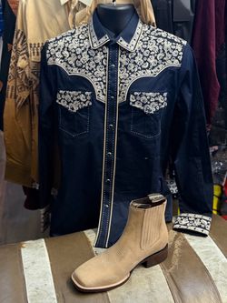 Camisa y botines para hombre