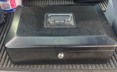 Sentry Black Metal Cash Box with Lock, just one key.