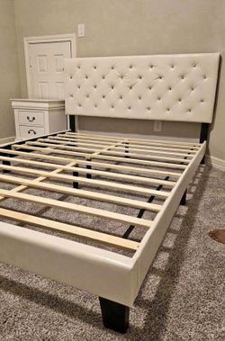 New In Box White Platform Queen & Full size bedframe with Diamonds 