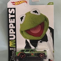 HOT WHEELS-Disney-2021-The Muppets-CLASSIC NOMAD-KERMIT-1 Of 5-NEW SEALED 