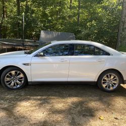 2010 Ford Taurus