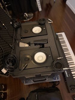 Yamaha HS5 + SKB Hard Case