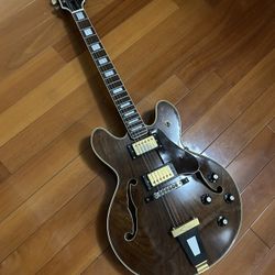 ES-Style Semi-Hollow Electric Guitar, Dual Humbuckers, Block Inlays, Gold color hardware, Great Condition